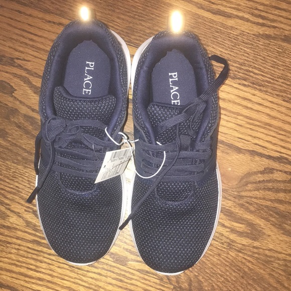 NWT The Children’s Place Youth Boys Sneakers - size 3 - Picture 3 of 3